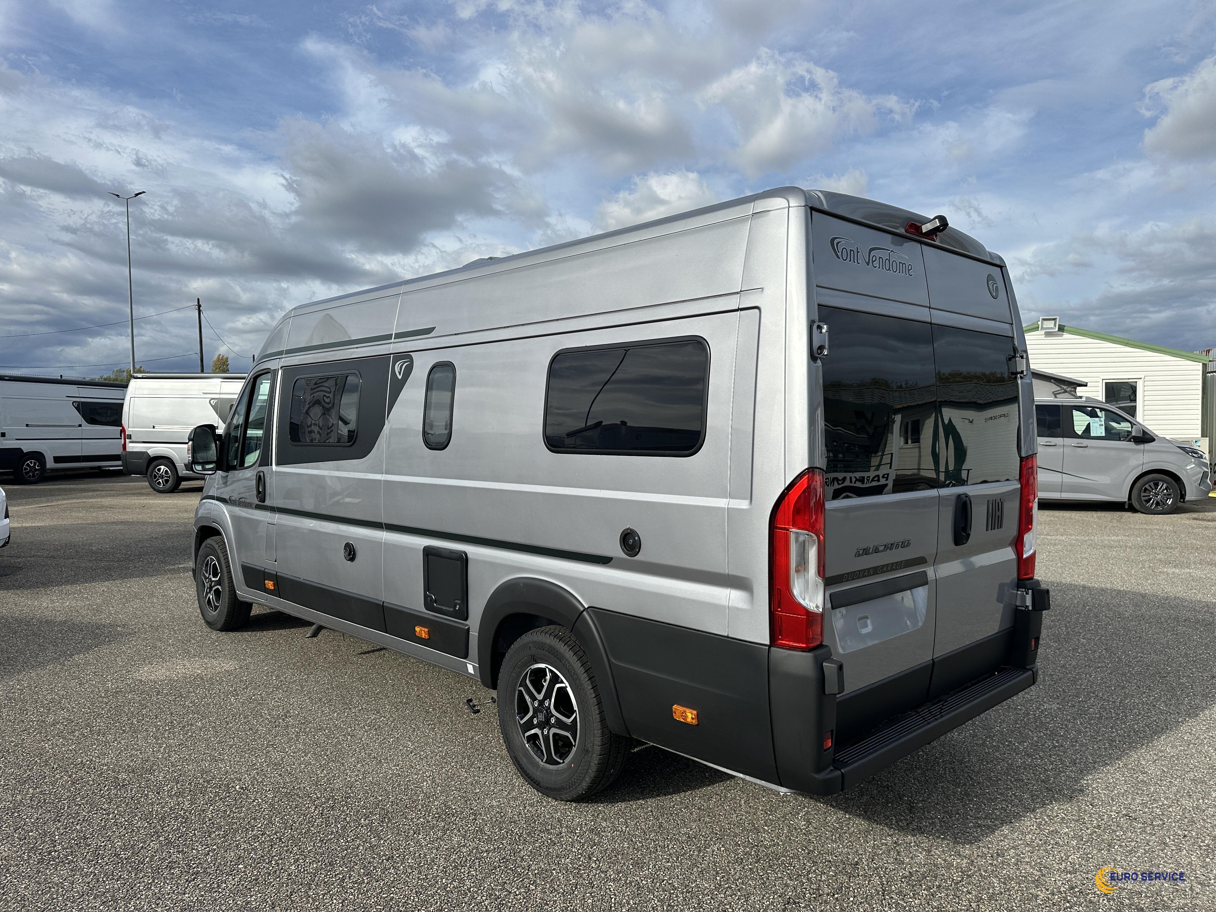 FONT VENDOME DUO VAN GARAGE ELEGANCE