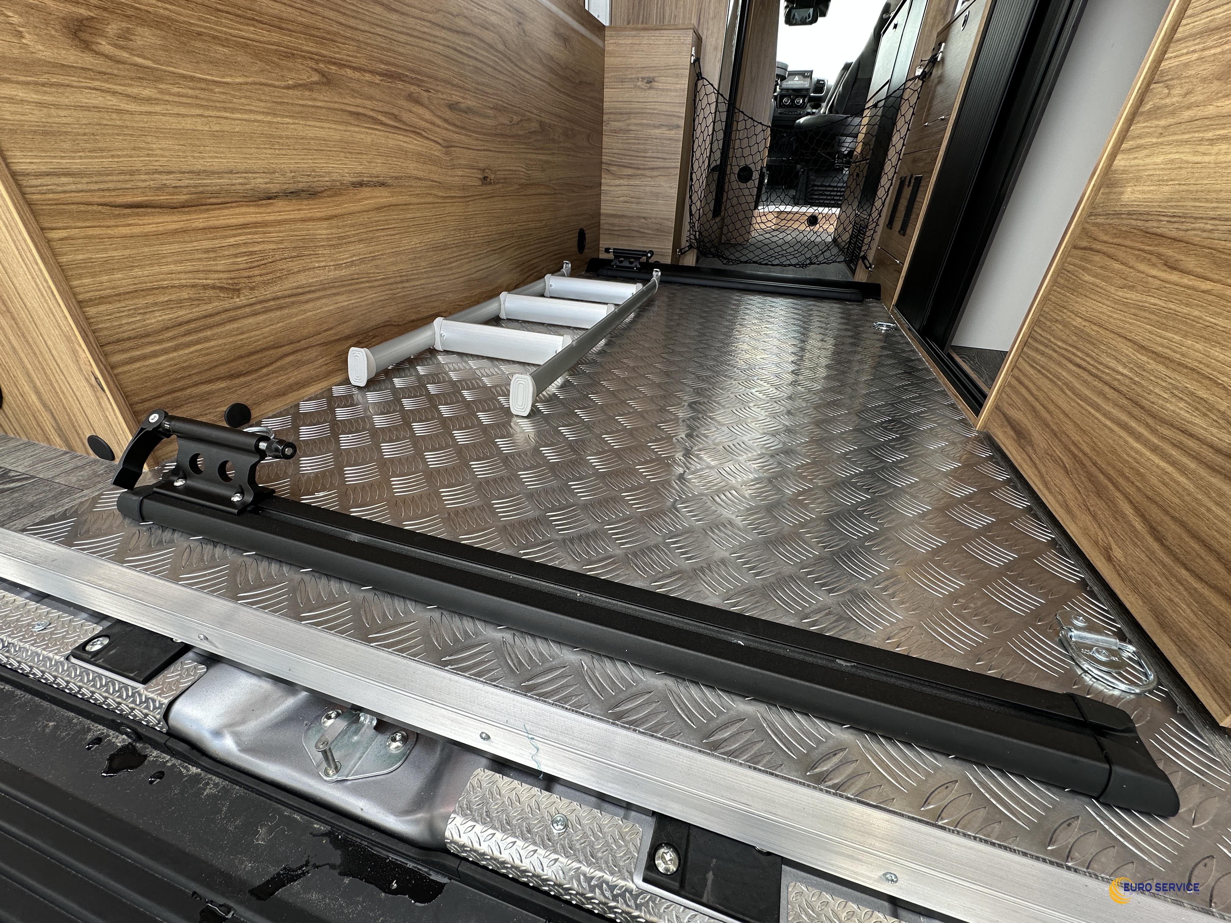 FONT VENDOME DUO VAN GARAGE ELEGANCE