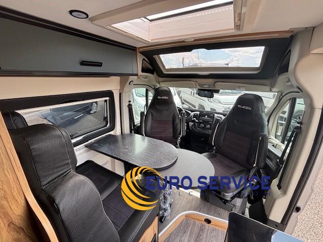 FONT VENDOME DUO VAN GARAGE ELEGANCE