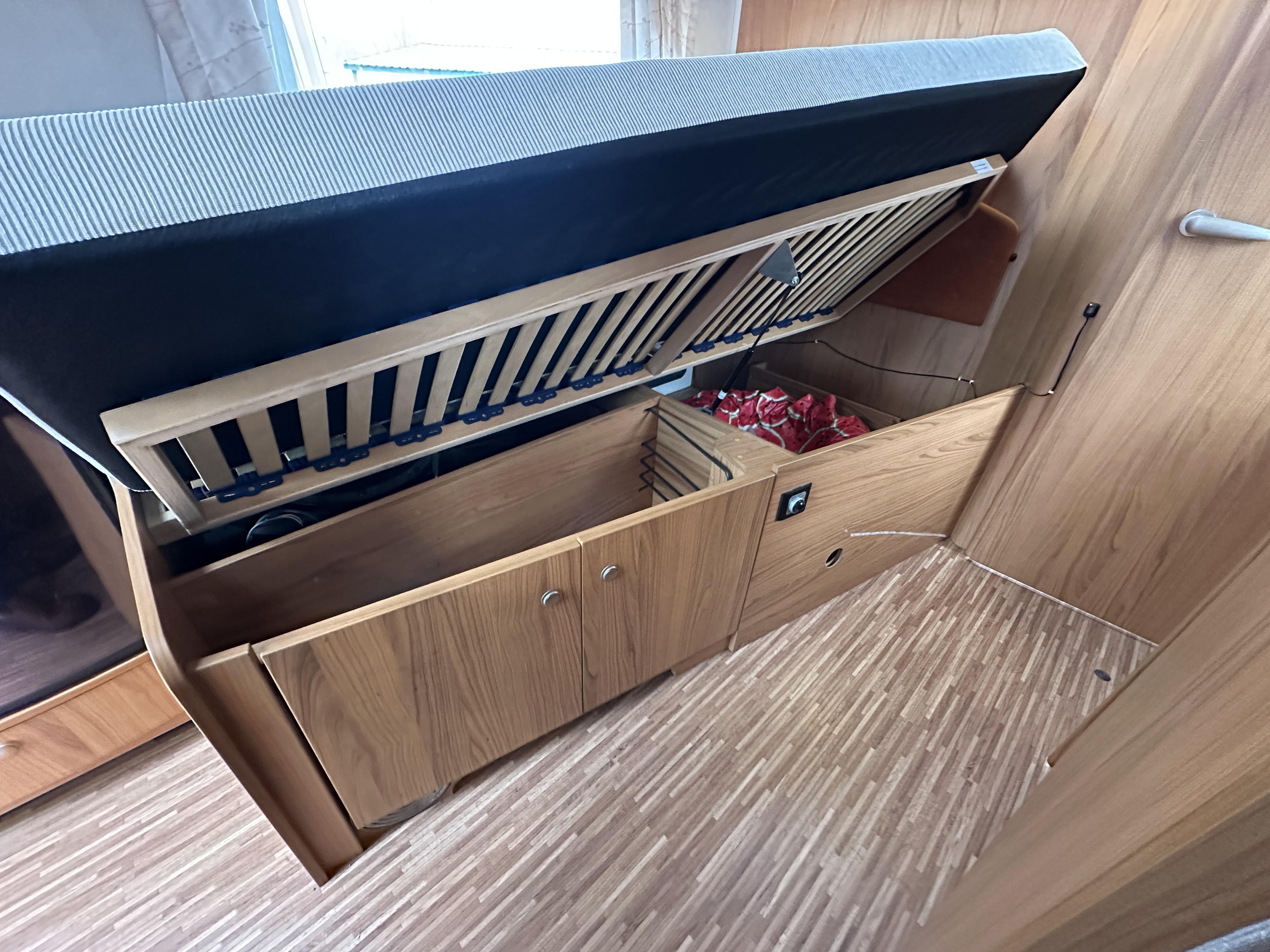 BURSTNER T 710 PRIVILEGE